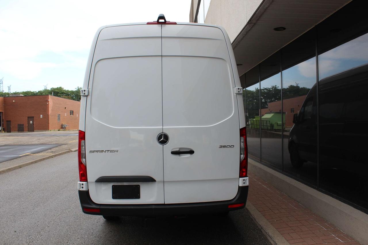 2025 Mercedes-Benz Sprinter 170" - FULL SIZE - DIESEL - LOW KM Photo
