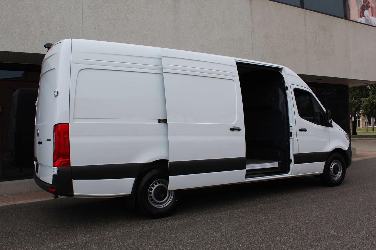 2025 Mercedes-Benz Sprinter 170" FULL SIZE - DIESEL - "LOW KM" Photo