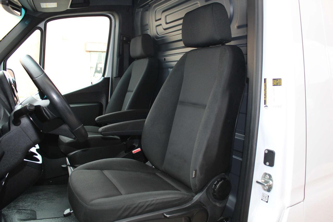 2025 Mercedes-Benz Sprinter 170" FULL SIZE - DIESEL - "LOW KM" Photo