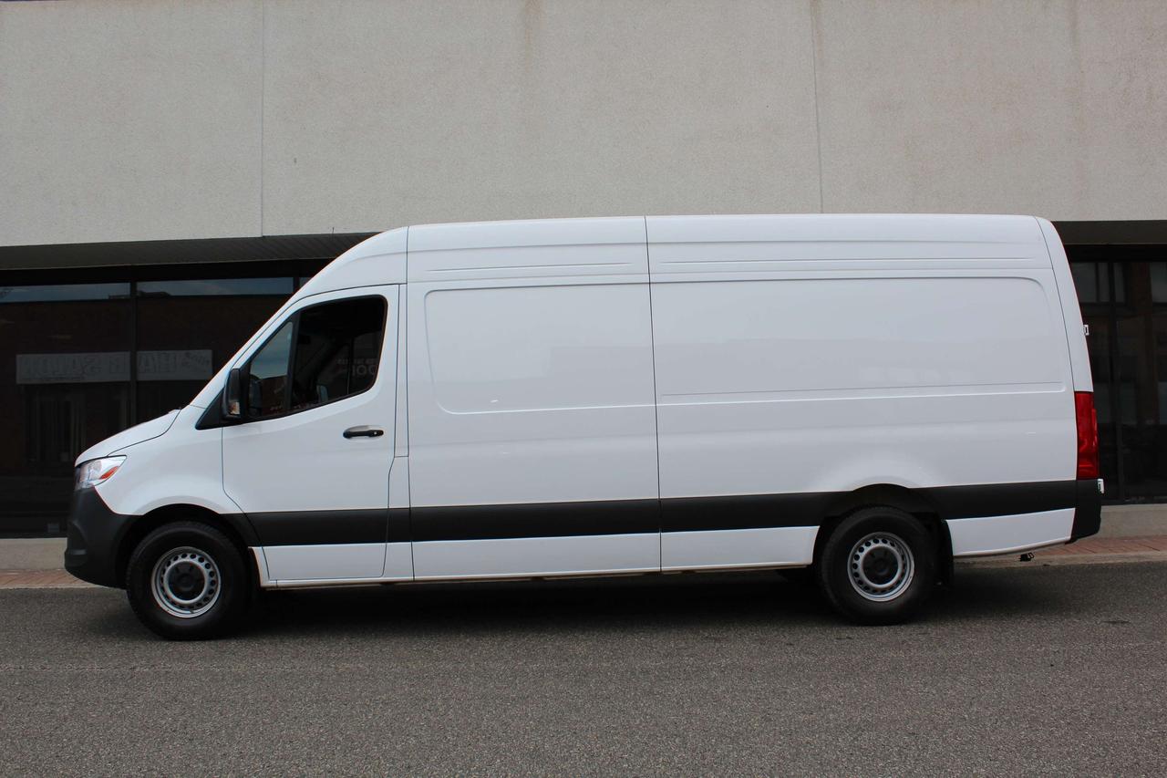 2025 Mercedes-Benz Sprinter 170" FULL SIZE - DIESEL - "LOW KM" Photo