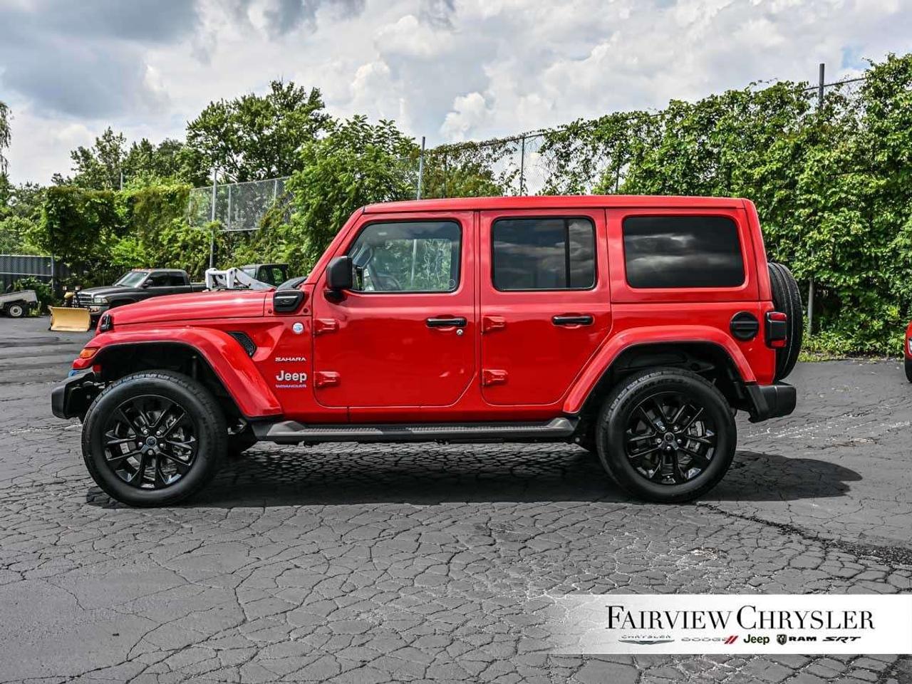 2024 Jeep Wrangler Sahara 4 Door 4x4 SKY TOP   LEATHER   BLIND SPOT   ALPINE   NAVIGATION ! Photo2