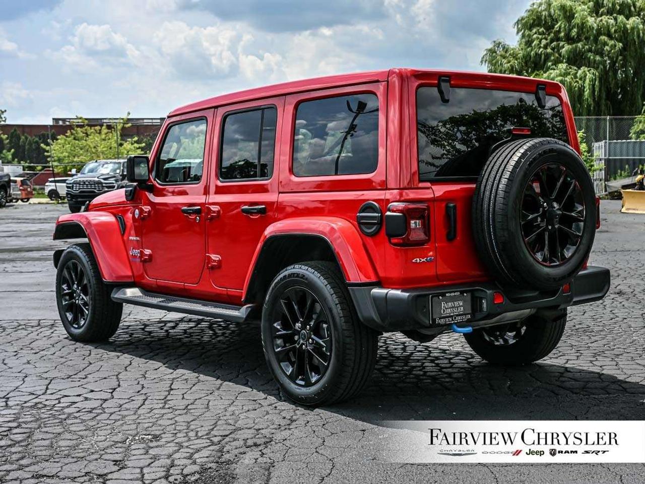 2024 Jeep Wrangler Sahara 4 Door 4x4 SKY TOP   LEATHER   BLIND SPOT   ALPINE   NAVIGATION ! Photo