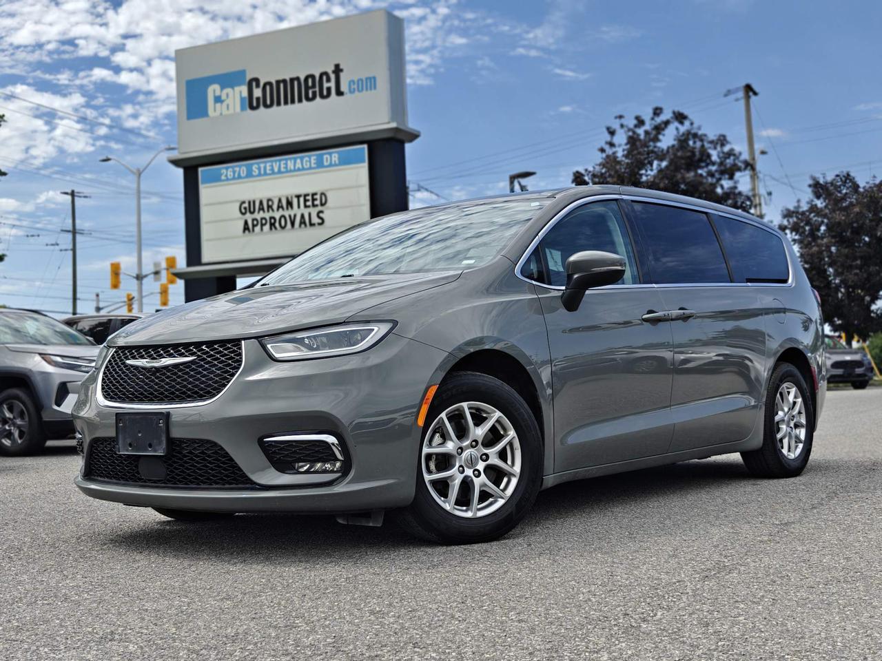 2023 Chrysler Pacifica Touring-L Front-Wheel Drive Passenger Van Photo