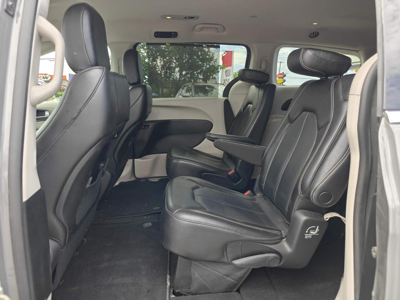 2023 Chrysler Pacifica Touring-L Front-Wheel Drive Passenger Van Photo