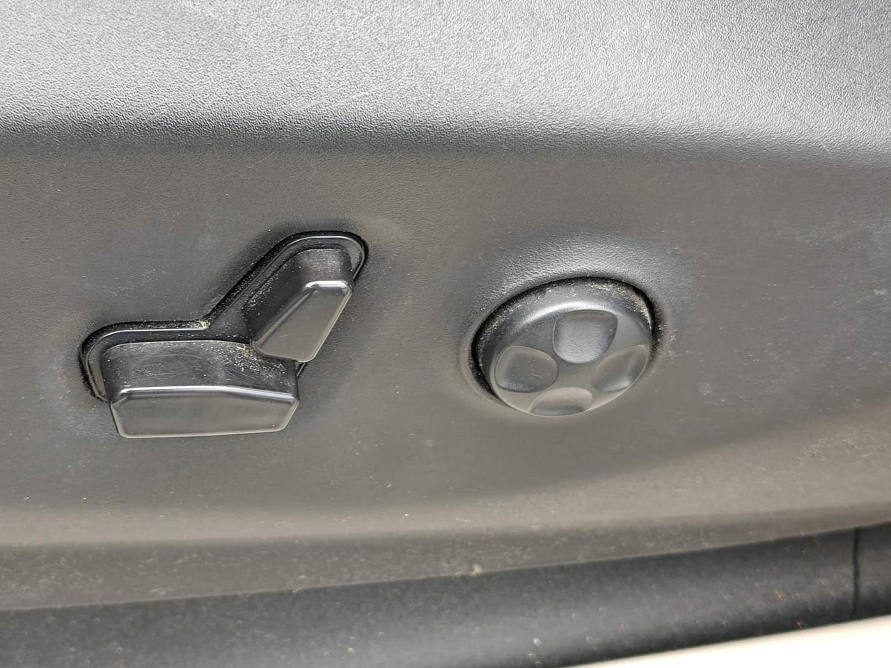 2023 Chrysler Pacifica Touring-L Front-Wheel Drive Passenger Van Photo