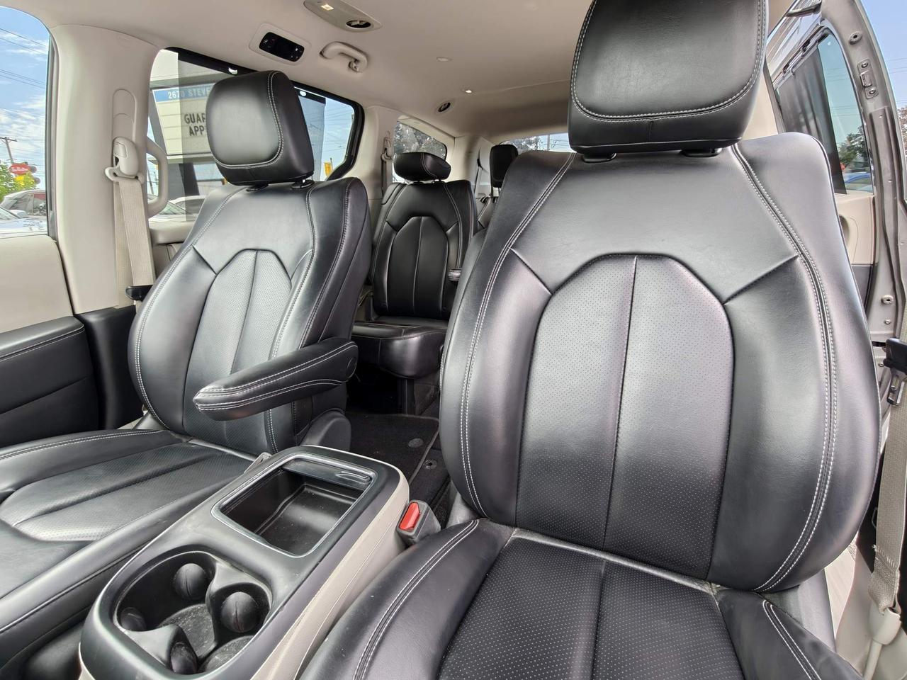 2023 Chrysler Pacifica Touring-L Front-Wheel Drive Passenger Van Photo2
