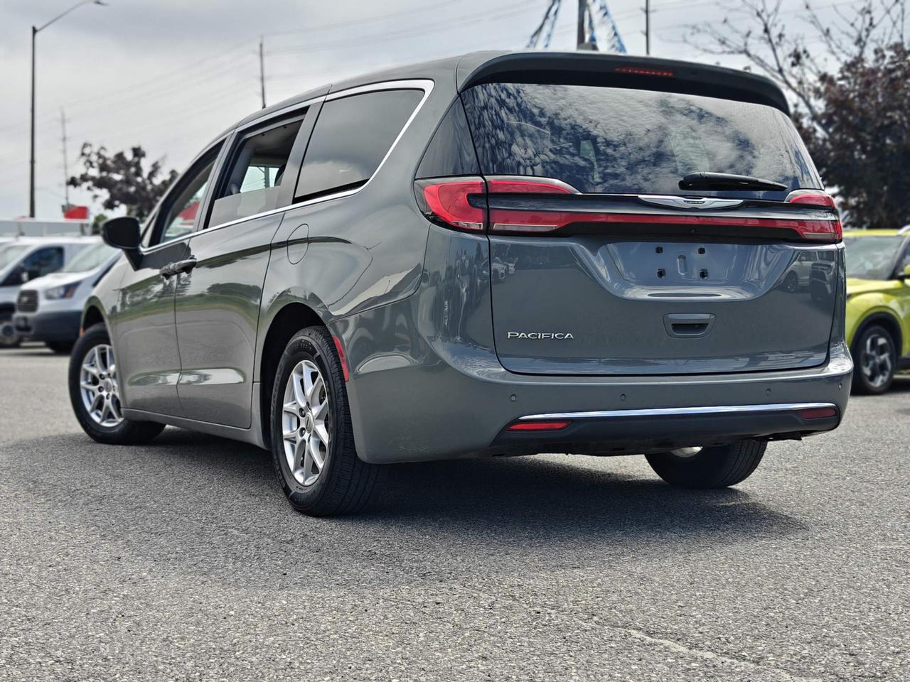 2023 Chrysler Pacifica Touring-L Front-Wheel Drive Passenger Van Photo