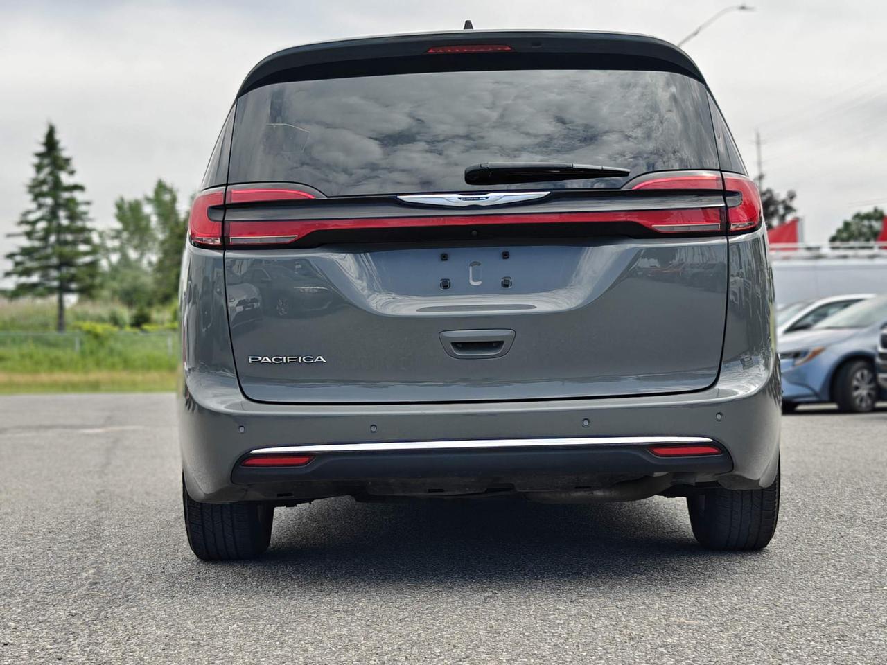 2023 Chrysler Pacifica Touring-L Front-Wheel Drive Passenger Van Photo