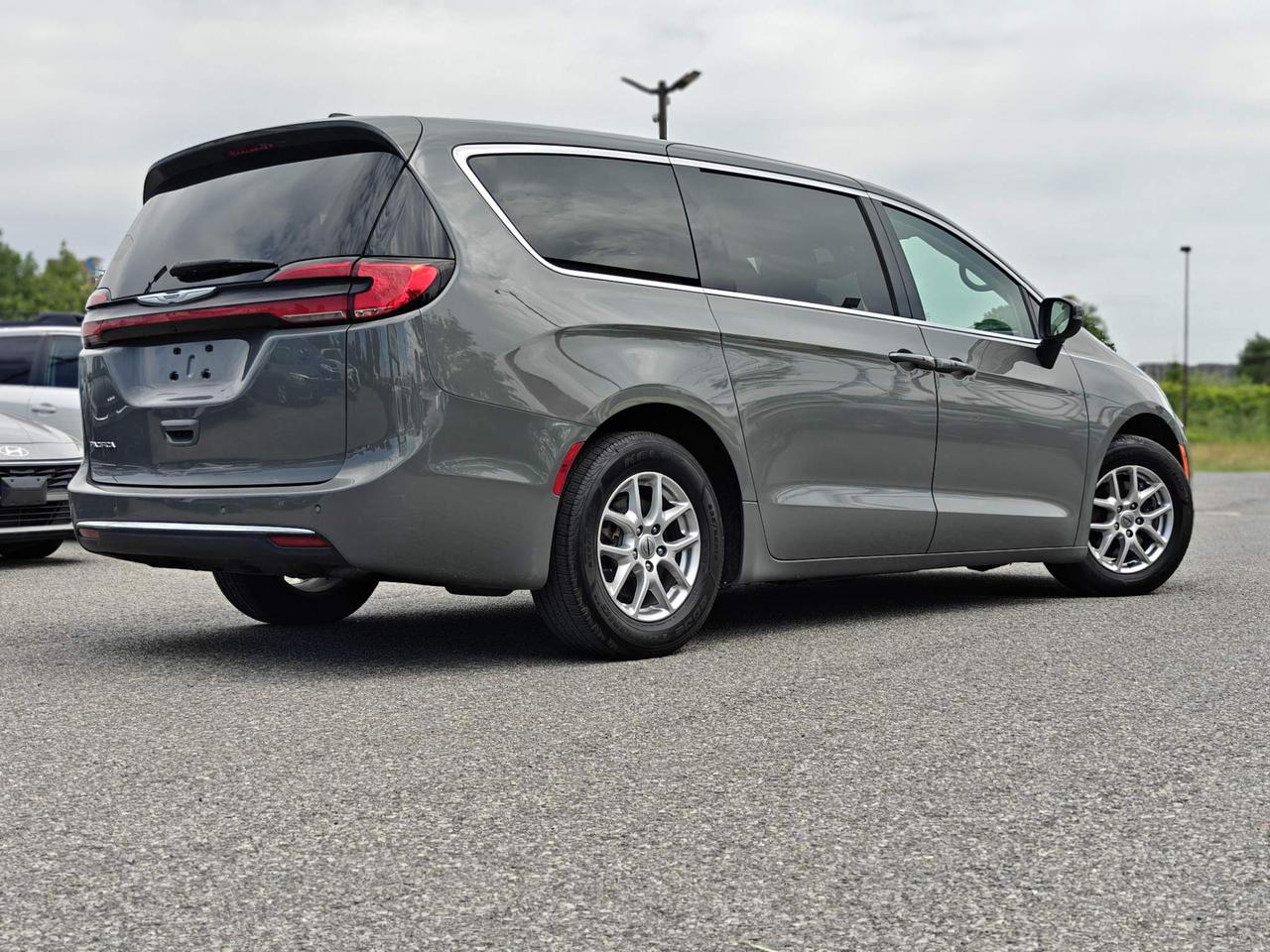 2023 Chrysler Pacifica Touring-L Front-Wheel Drive Passenger Van Photo