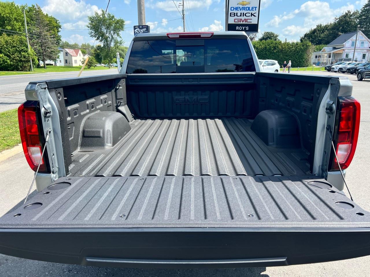 2026 GMC Sierra 1500 Crew Cab Standard Box 4-Wheel Drive Elevation Photo4