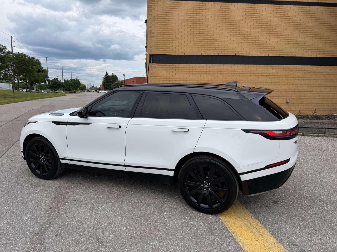 2020 Land Rover Range Rover Velar R-Dynamic S Heads up 4 Cyl 2.0L Cooled seats Photo