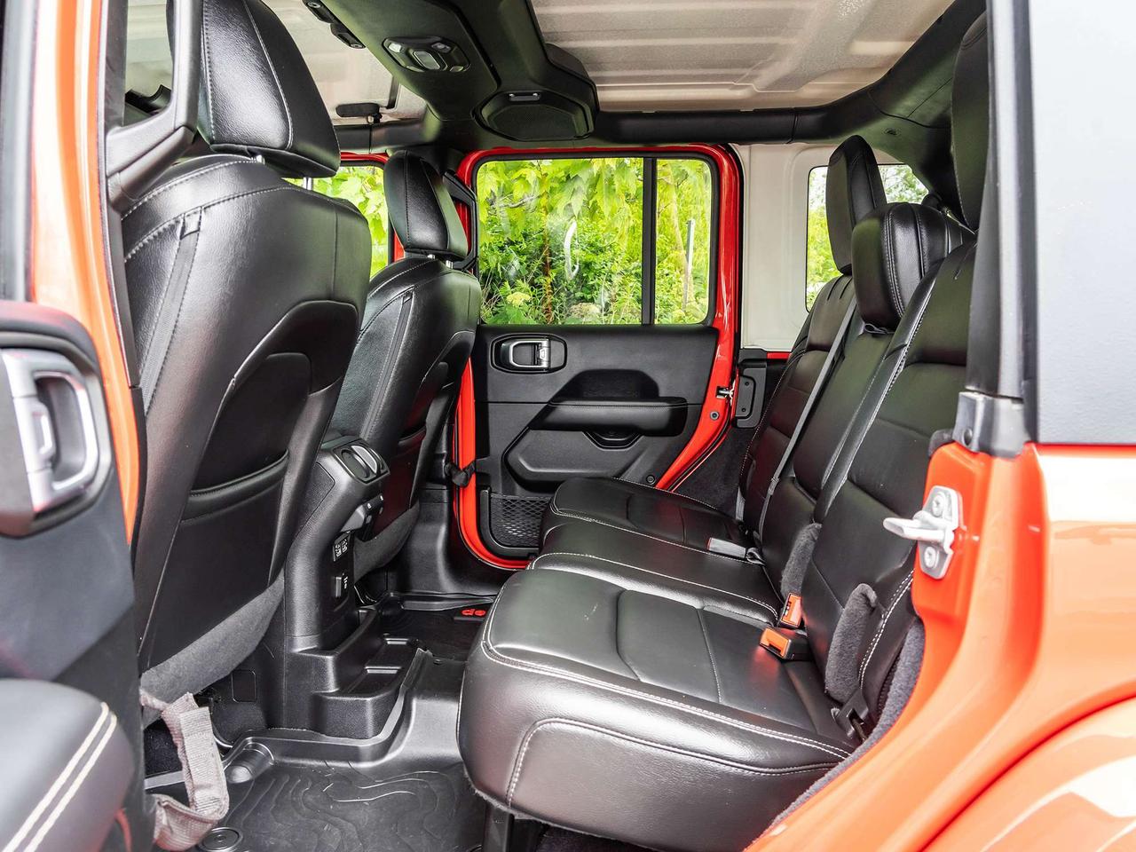2019 Jeep Wrangler LEATHER SEATS  BACK UP CAMERA Photo