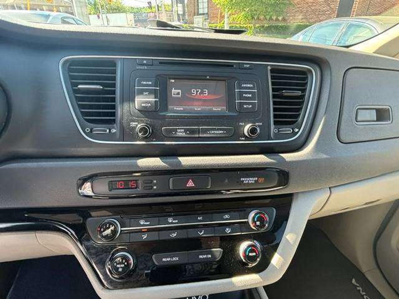 2015 Kia Sedona LX Photo