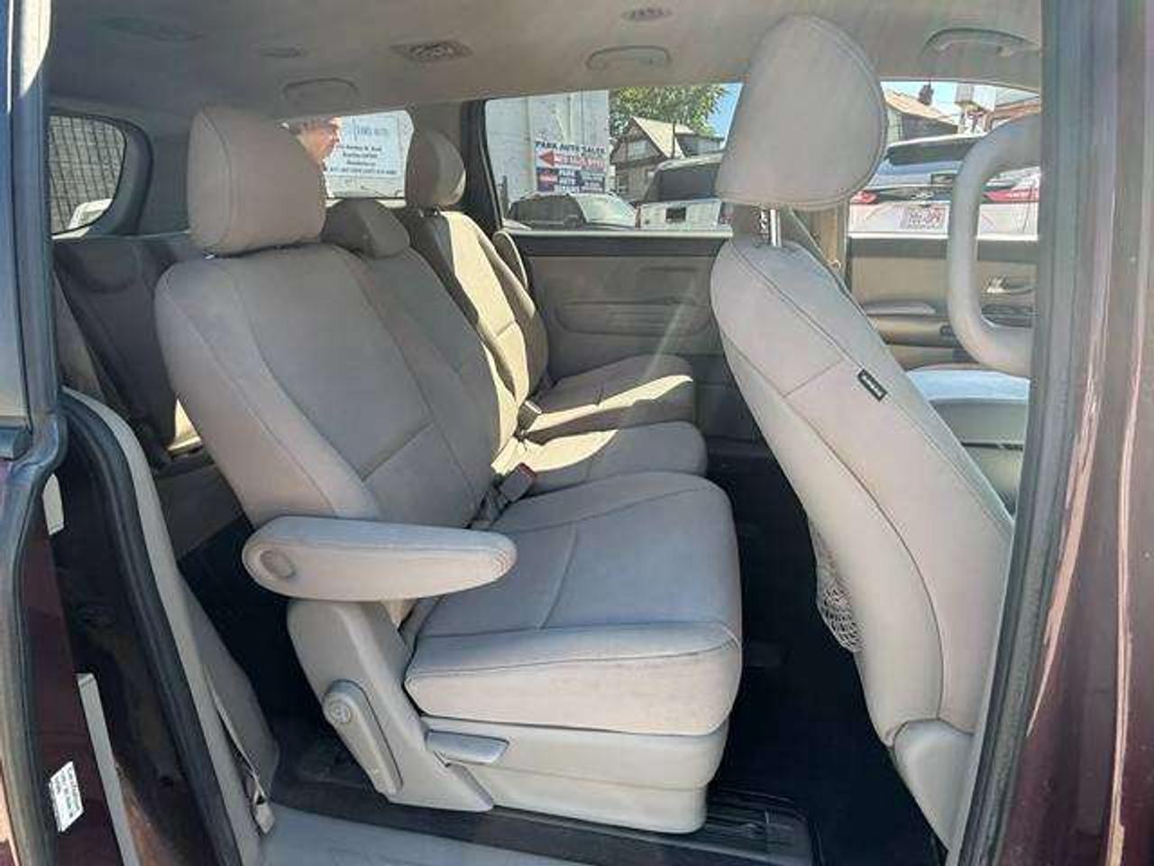 2015 Kia Sedona LX Photo