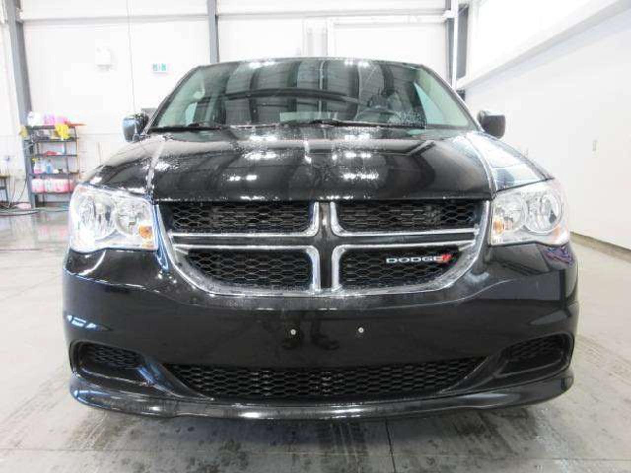 2016 Dodge Grand Caravan SXT, TV/DVD, FRONT/REAR A/C, ALLOYS, 44K! Photo