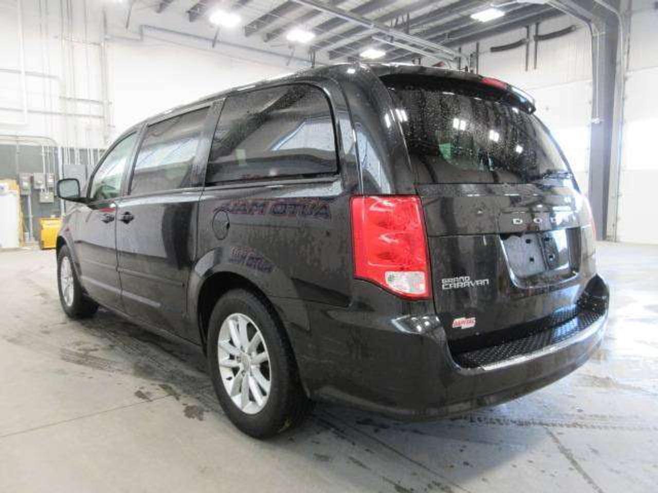 2016 Dodge Grand Caravan SXT, TV/DVD, FRONT/REAR A/C, ALLOYS, 44K! Photo