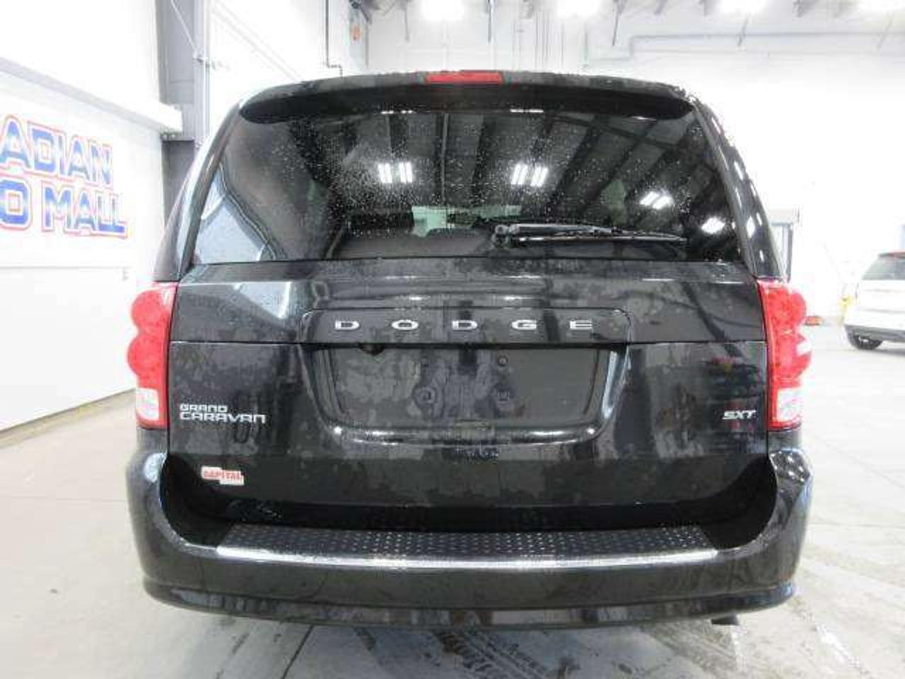 2016 Dodge Grand Caravan SXT, TV/DVD, FRONT/REAR A/C, ALLOYS, 44K! Photo