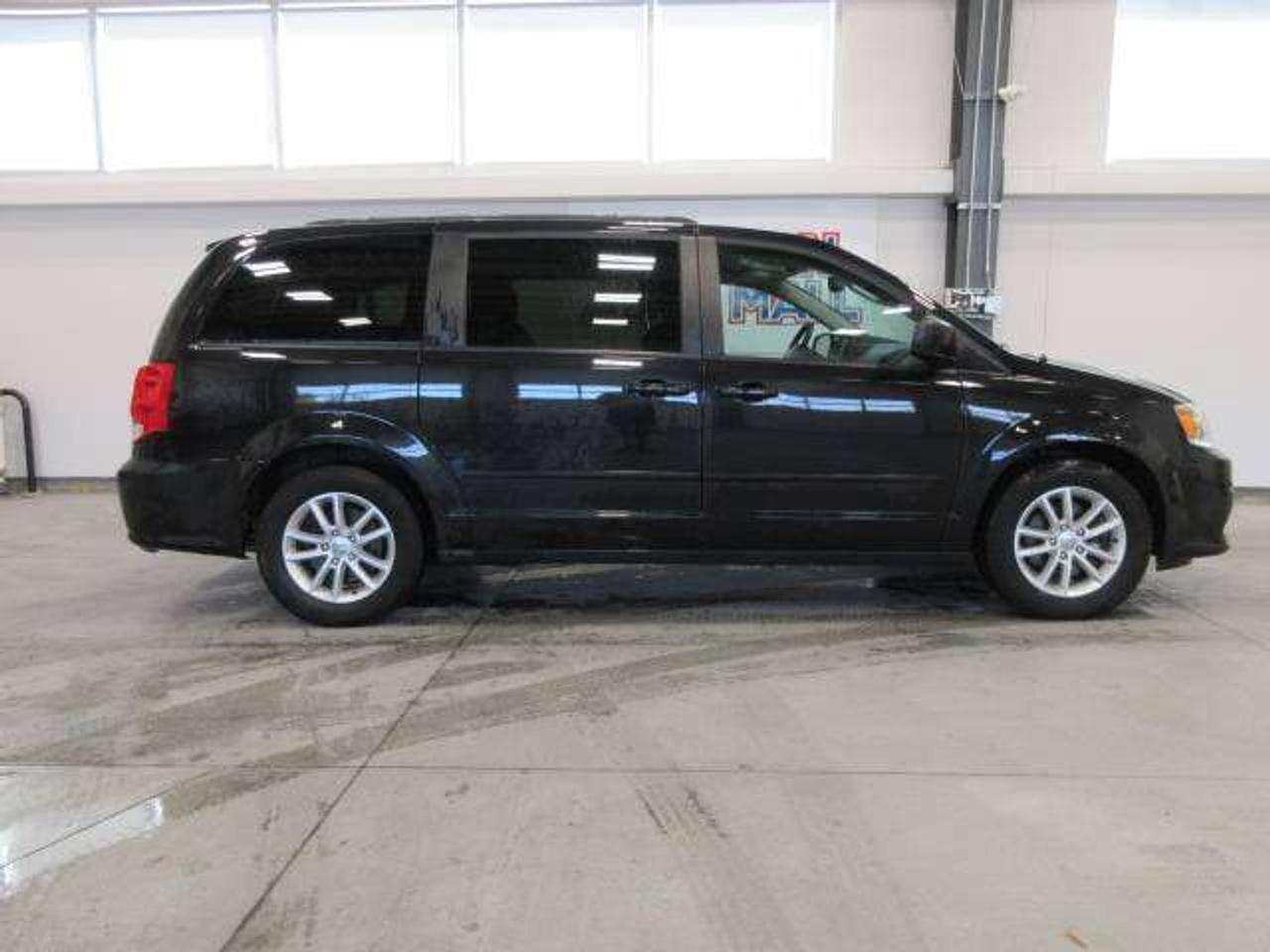 2016 Dodge Grand Caravan SXT, TV/DVD, FRONT/REAR A/C, ALLOYS, 44K! Photo