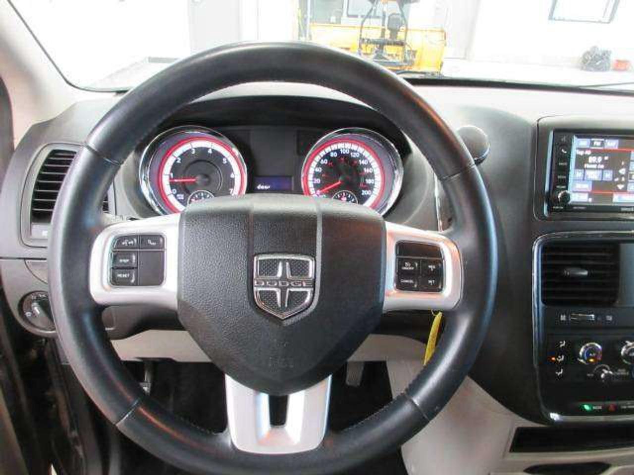2016 Dodge Grand Caravan SXT, TV/DVD, FRONT/REAR A/C, ALLOYS, 44K! Photo