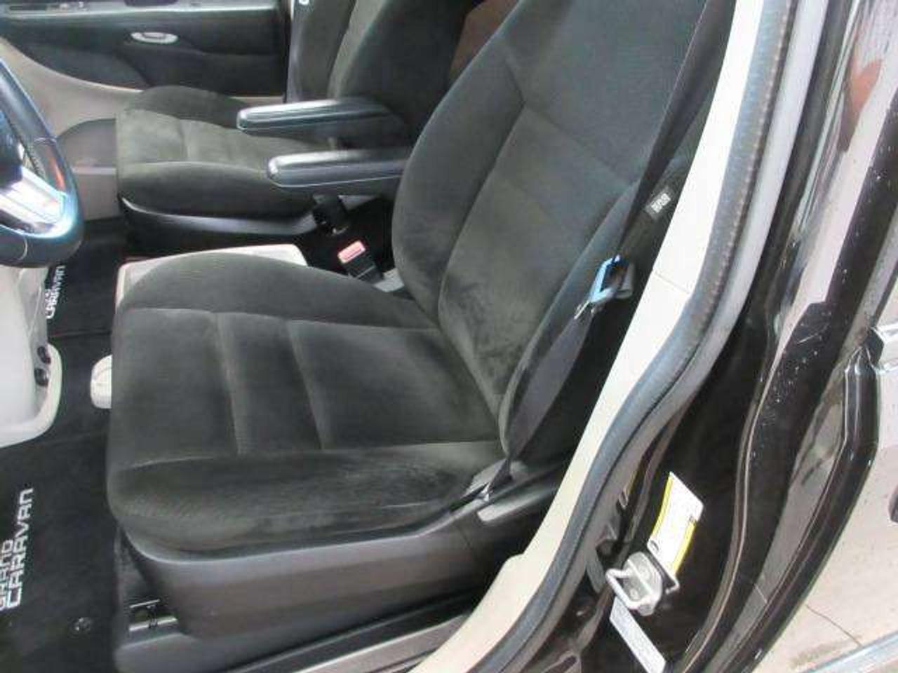 2016 Dodge Grand Caravan SXT, TV/DVD, FRONT/REAR A/C, ALLOYS, 44K! Photo