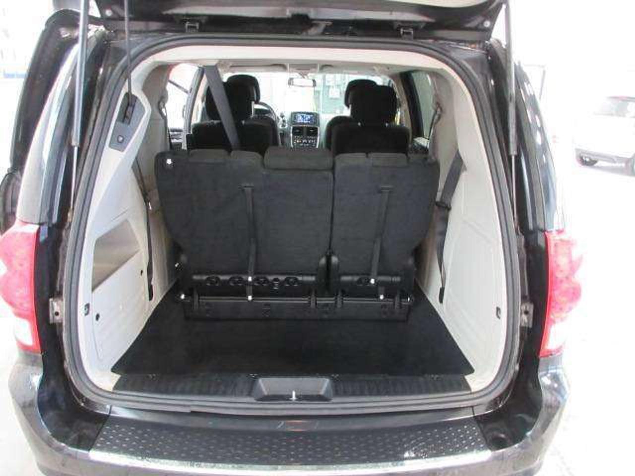 2016 Dodge Grand Caravan SXT, TV/DVD, FRONT/REAR A/C, ALLOYS, 44K! Photo