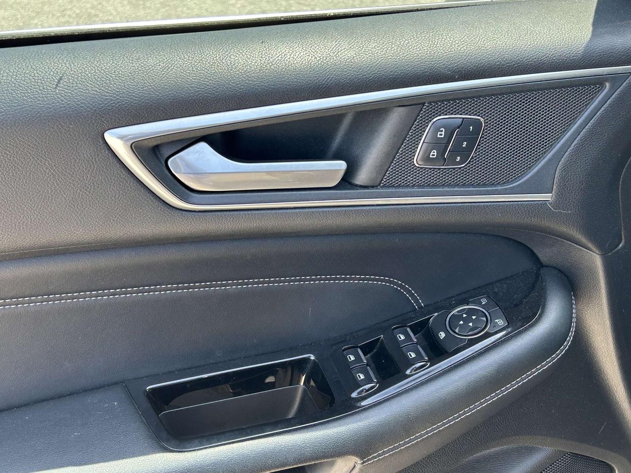 2018 Ford Edge Titanium AWD Photo