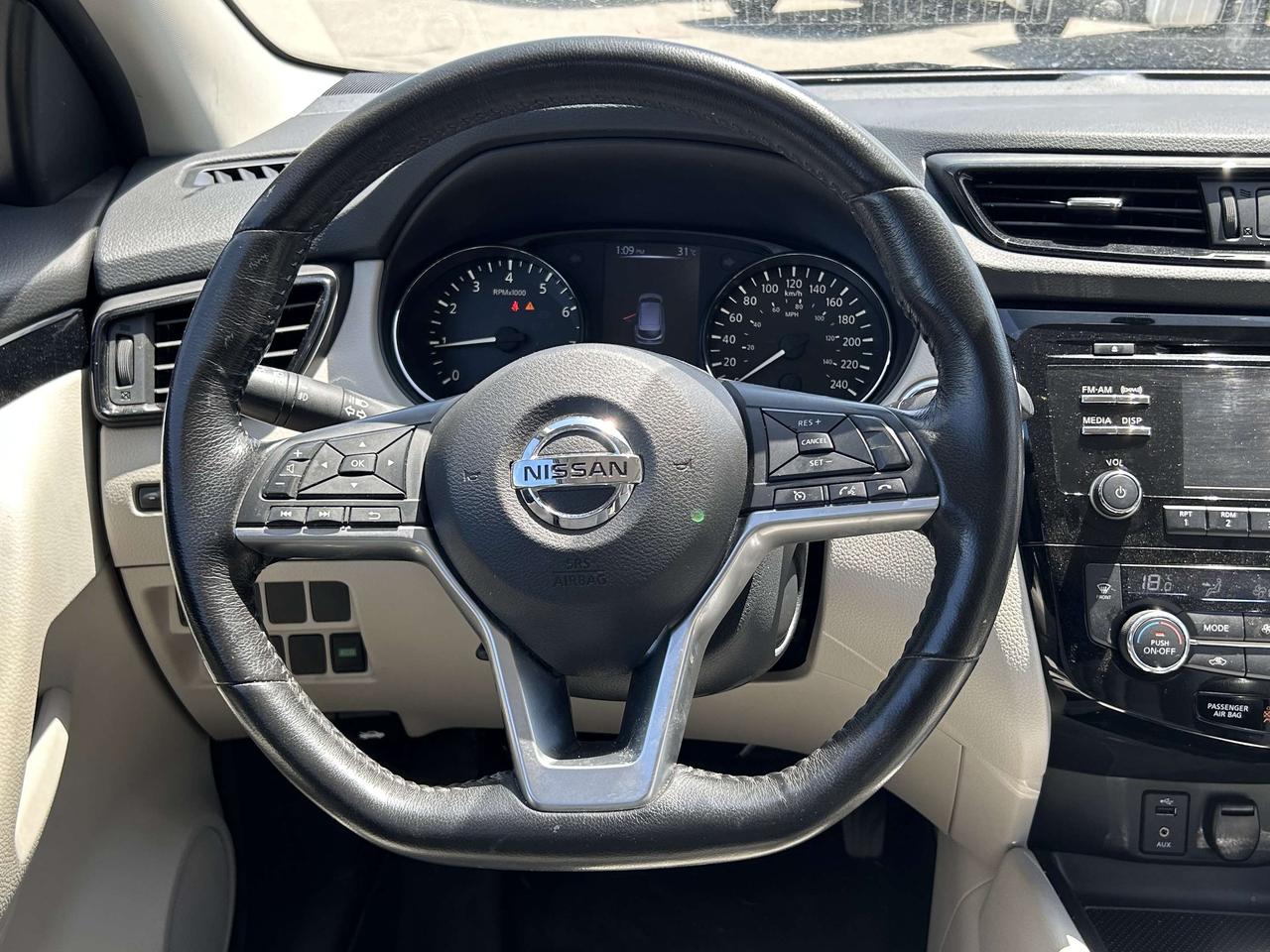 2017 Nissan Qashqai FWD 4dr SV   LOW KM   NO REPORTED ACCIDENTS Photo