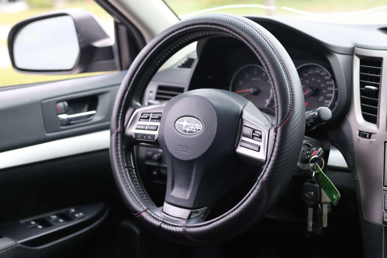 2013 Subaru Outback 3.6R-AWD-R STARTER/HEATED SEATS/POWER MIRRORS & WINDOWS/DUAL CLIMATE CONTROL/AUTO HEADLIGHTS/CRUISE CONTROL Photo