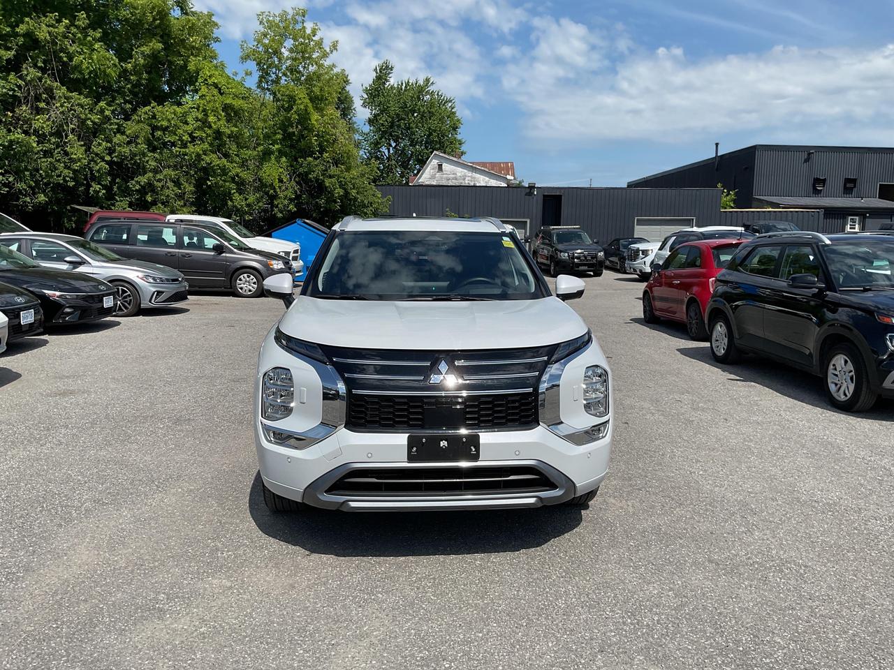 2025 Mitsubishi Outlander  Photo