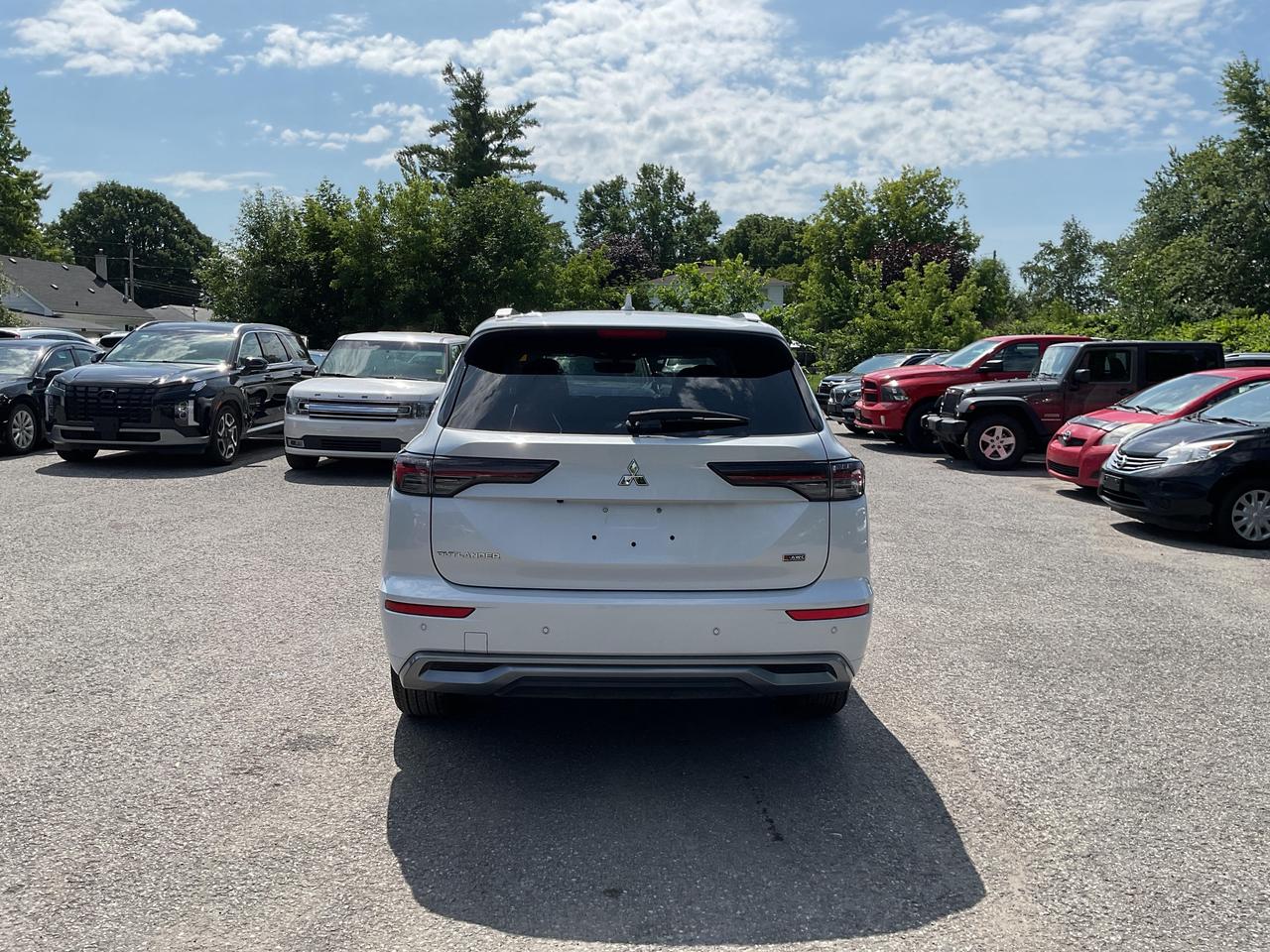 2025 Mitsubishi Outlander  Photo