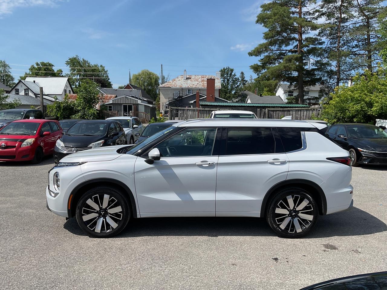 2025 Mitsubishi Outlander  Photo