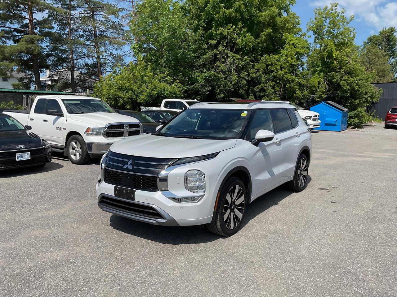 2025 Mitsubishi Outlander  Photo0