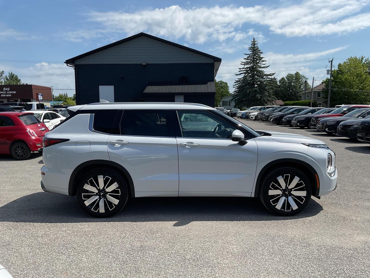 2025 Mitsubishi Outlander  Photo