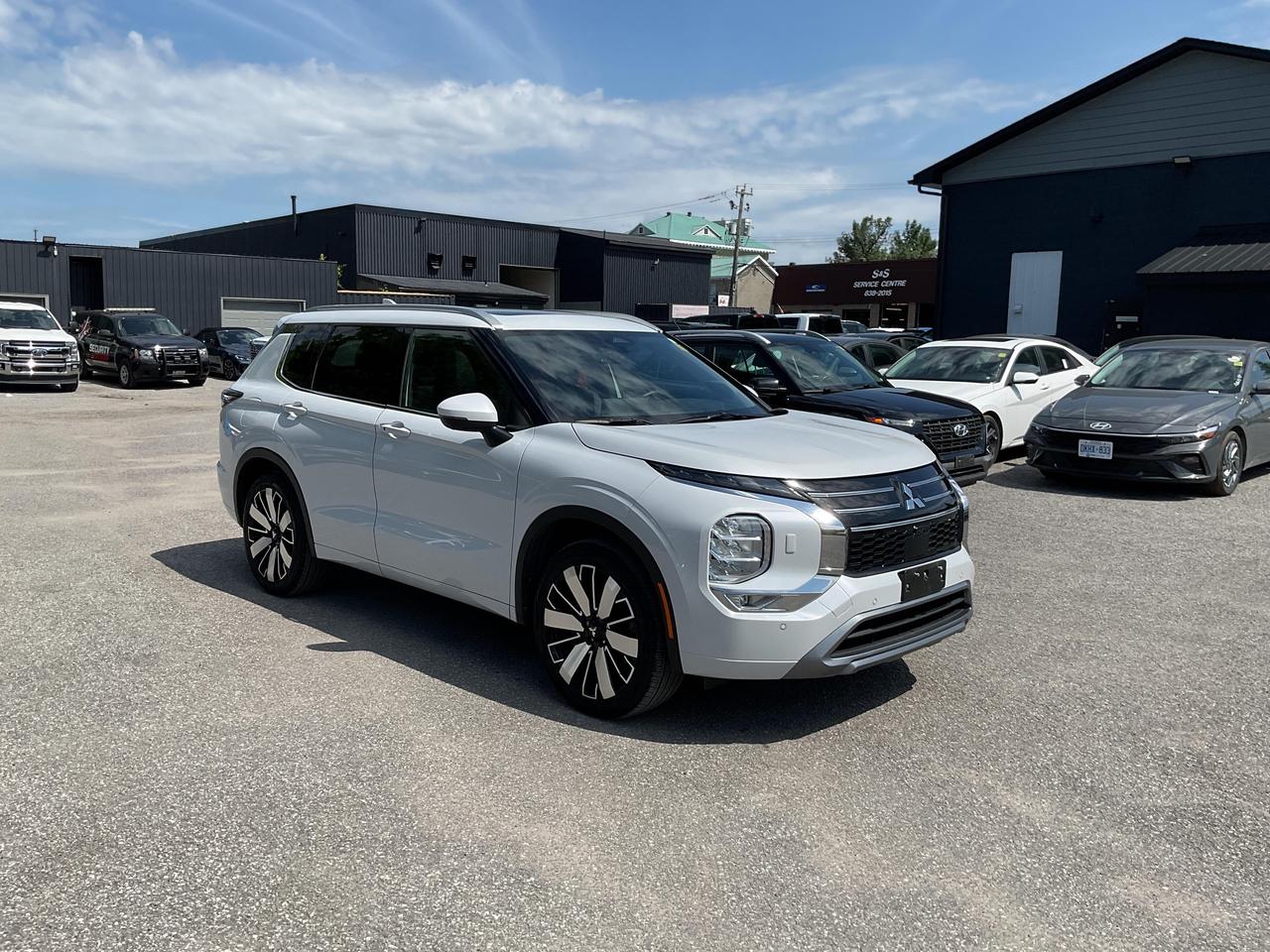 2025 Mitsubishi Outlander  Photo