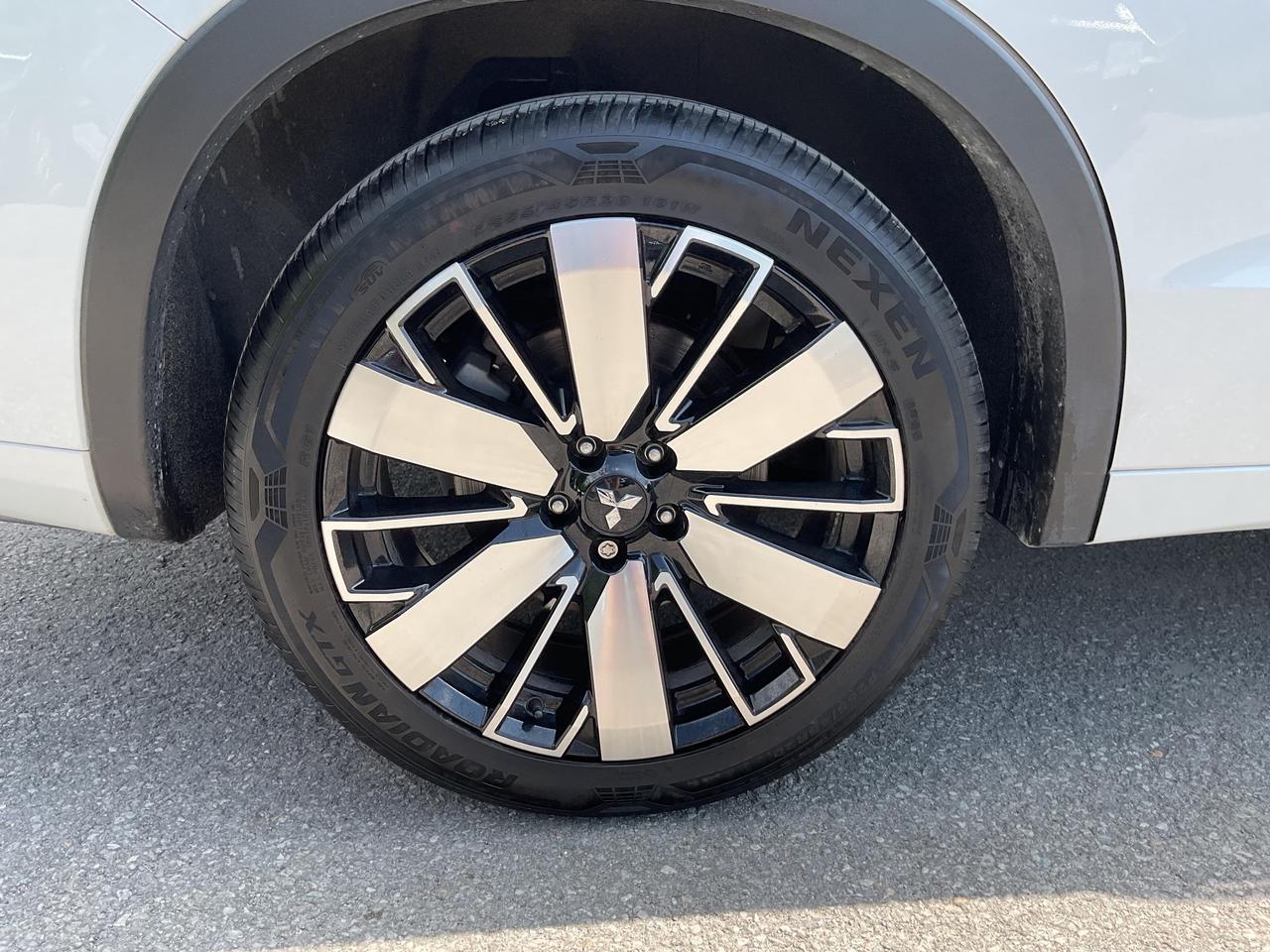 2025 Mitsubishi Outlander  Photo