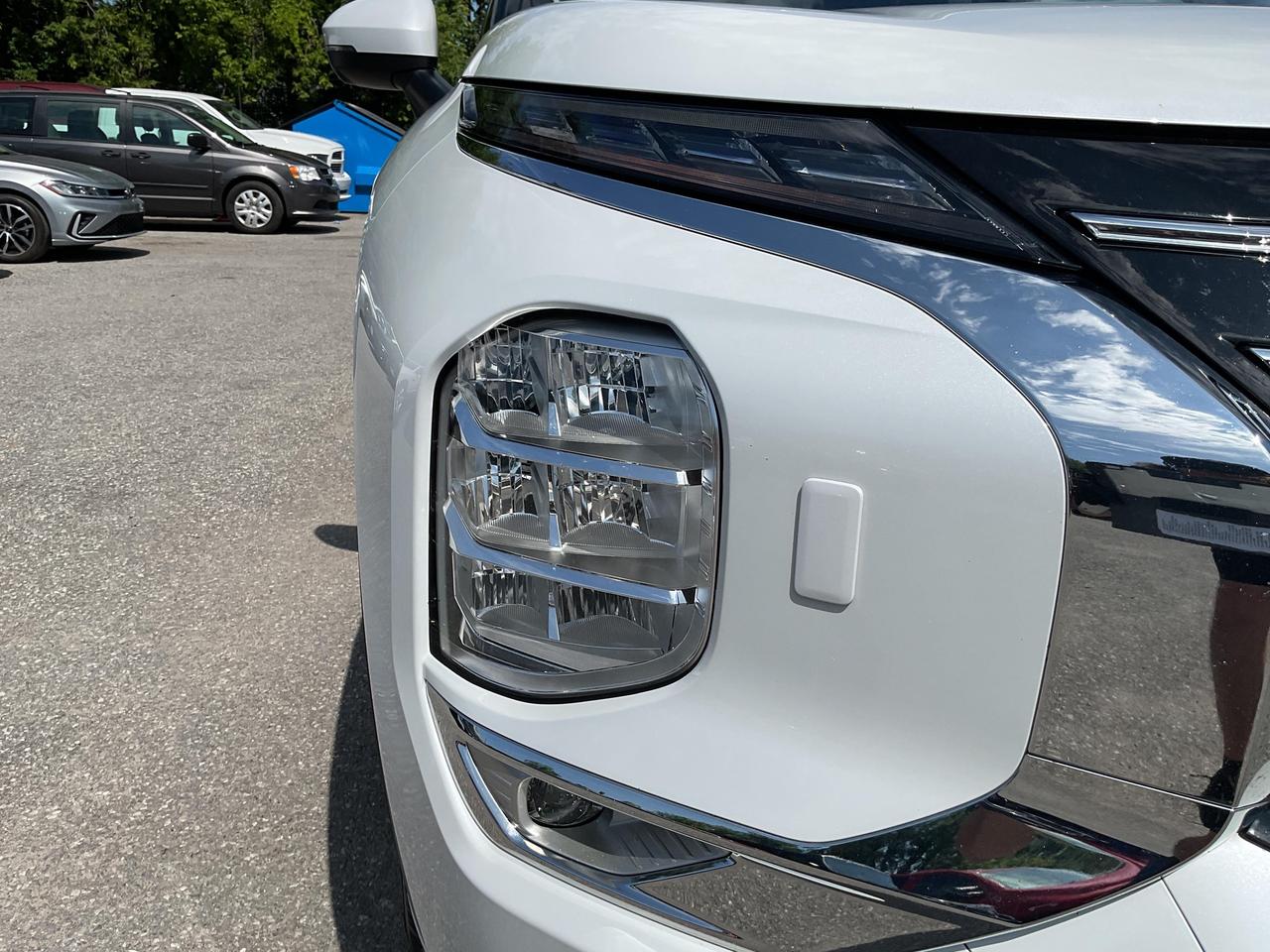 2025 Mitsubishi Outlander  Photo