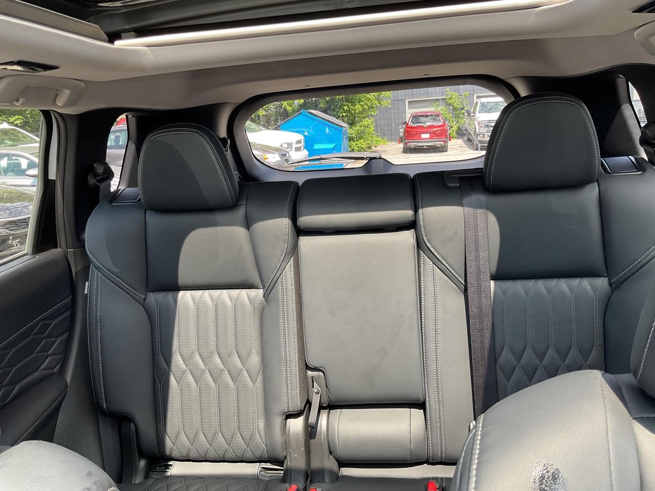 2025 Mitsubishi Outlander  Photo