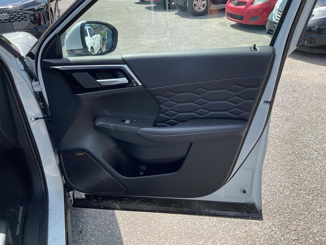2025 Mitsubishi Outlander  Photo