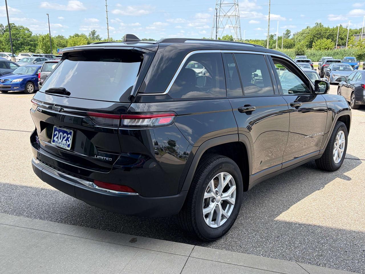 2023 Jeep Grand Cherokee LIMITED 4X4 Photo