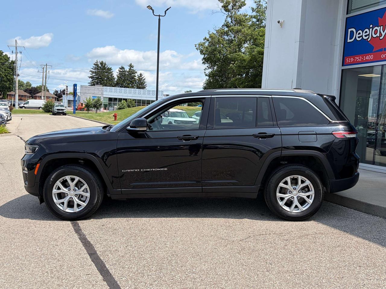 2023 Jeep Grand Cherokee LIMITED 4X4 Photo