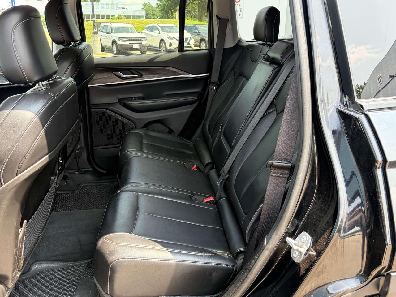 2023 Jeep Grand Cherokee LIMITED 4X4 Photo