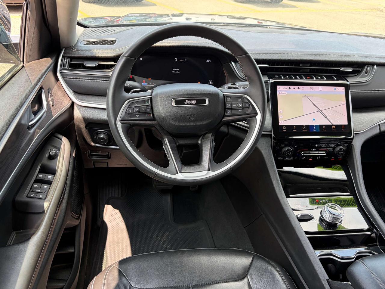 2023 Jeep Grand Cherokee LIMITED 4X4 Photo