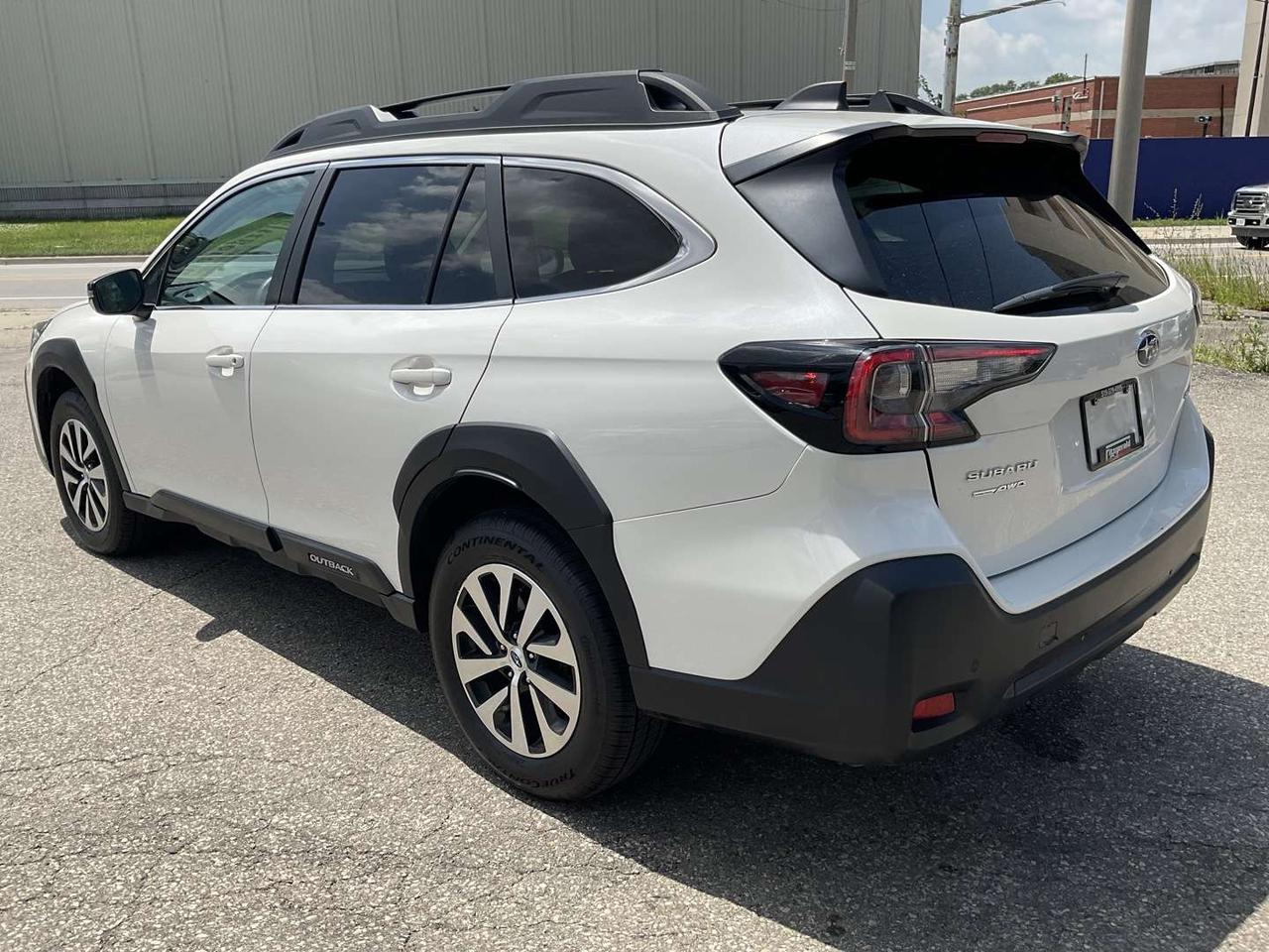 2024 Subaru Outback Touring - CARPLAY! BACK-UP CAM! BSM! SUNROOF! Photo