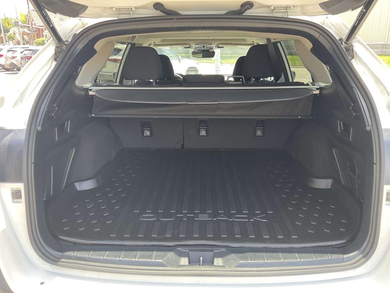 2024 Subaru Outback Touring - CARPLAY! BACK-UP CAM! BSM! SUNROOF! Photo
