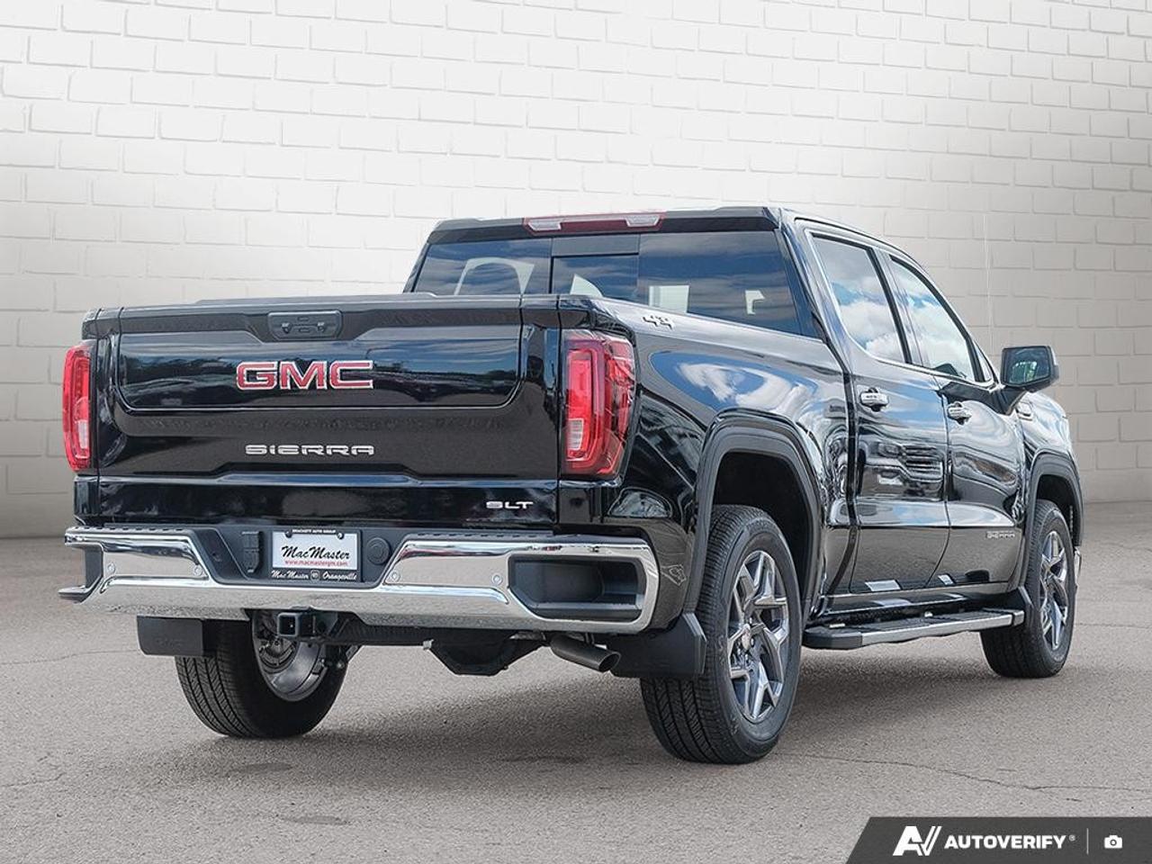 2026 GMC Sierra 1500 Crew Cab Short Box 4-Wheel Drive SLT Photo4