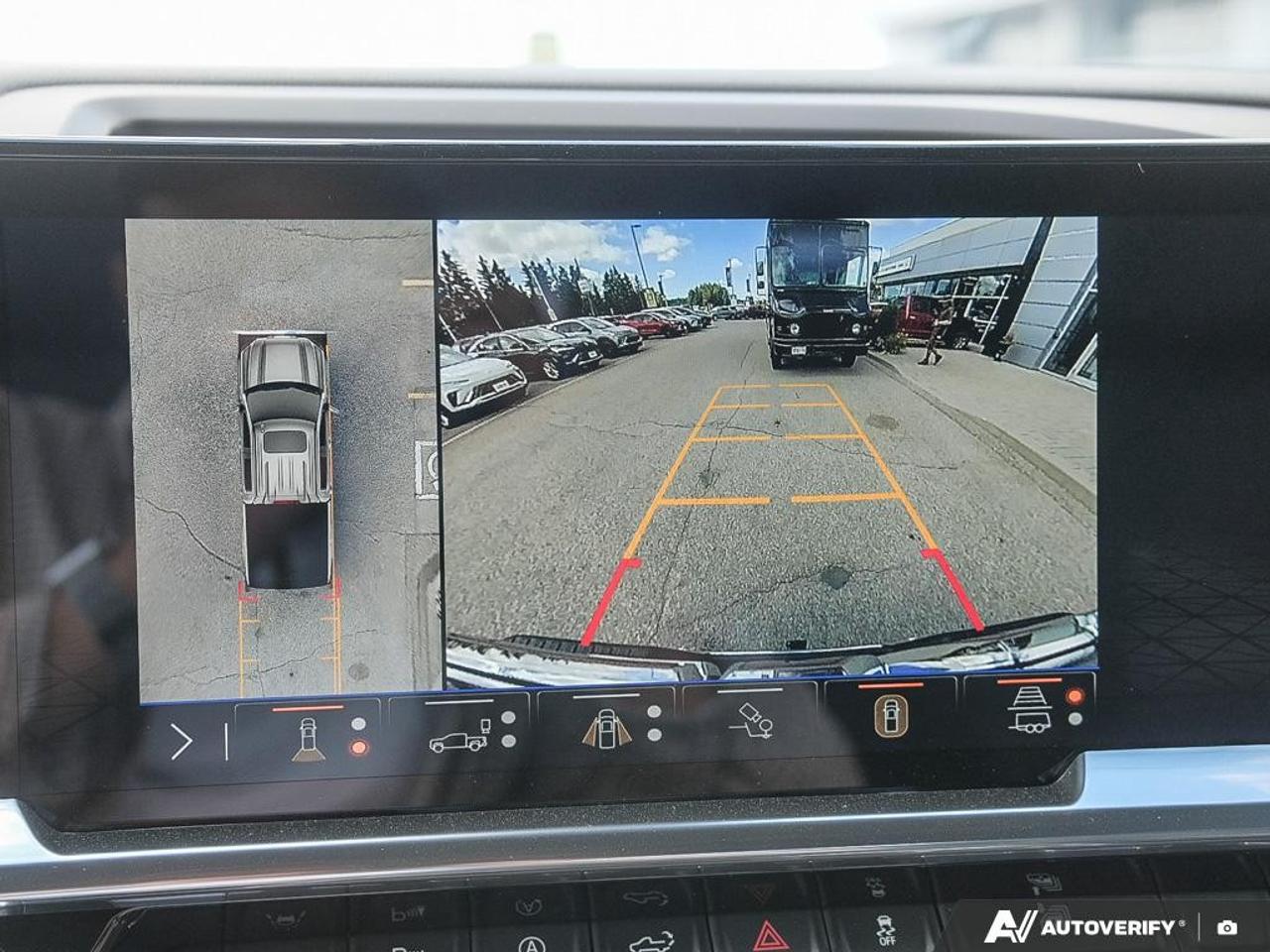 2026 GMC Sierra 1500 Crew Cab Short Box 4-Wheel Drive SLT Photo