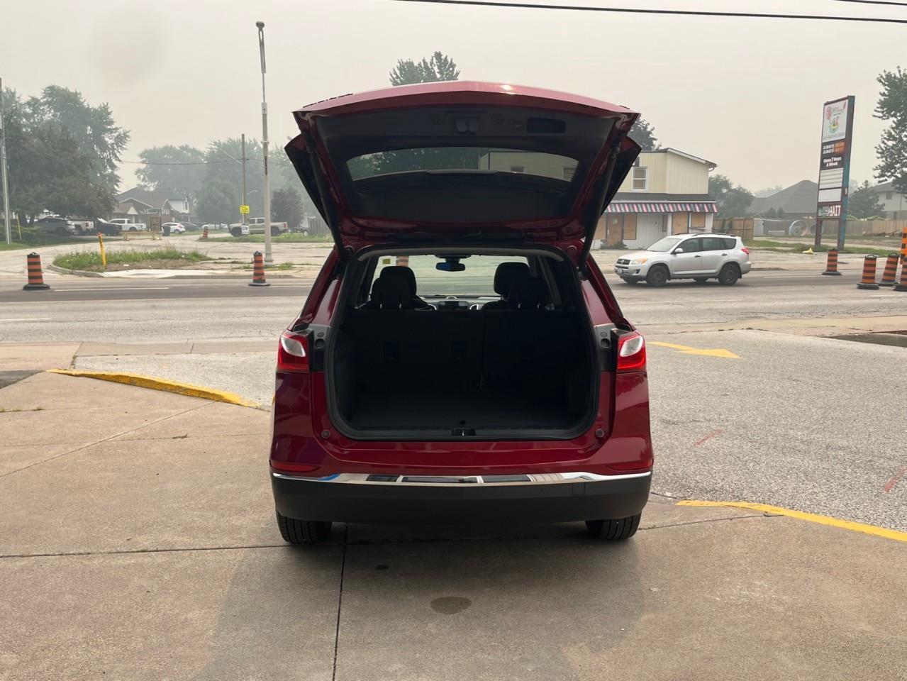 2020 Chevrolet Equinox LT CLEAN LOCAL TRADE Photo