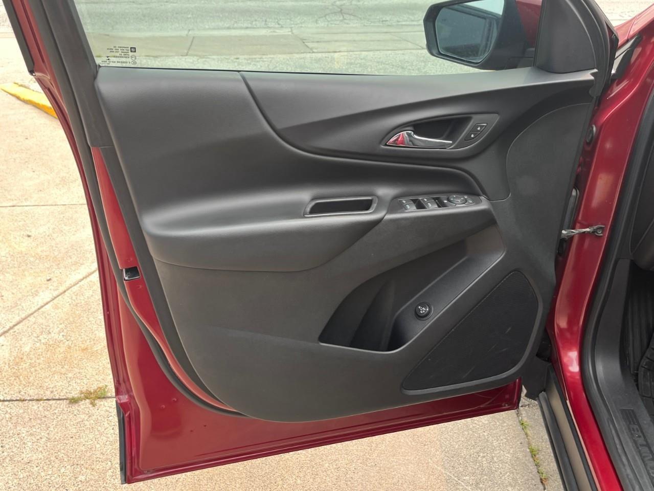 2020 Chevrolet Equinox LT CLEAN LOCAL TRADE Photo