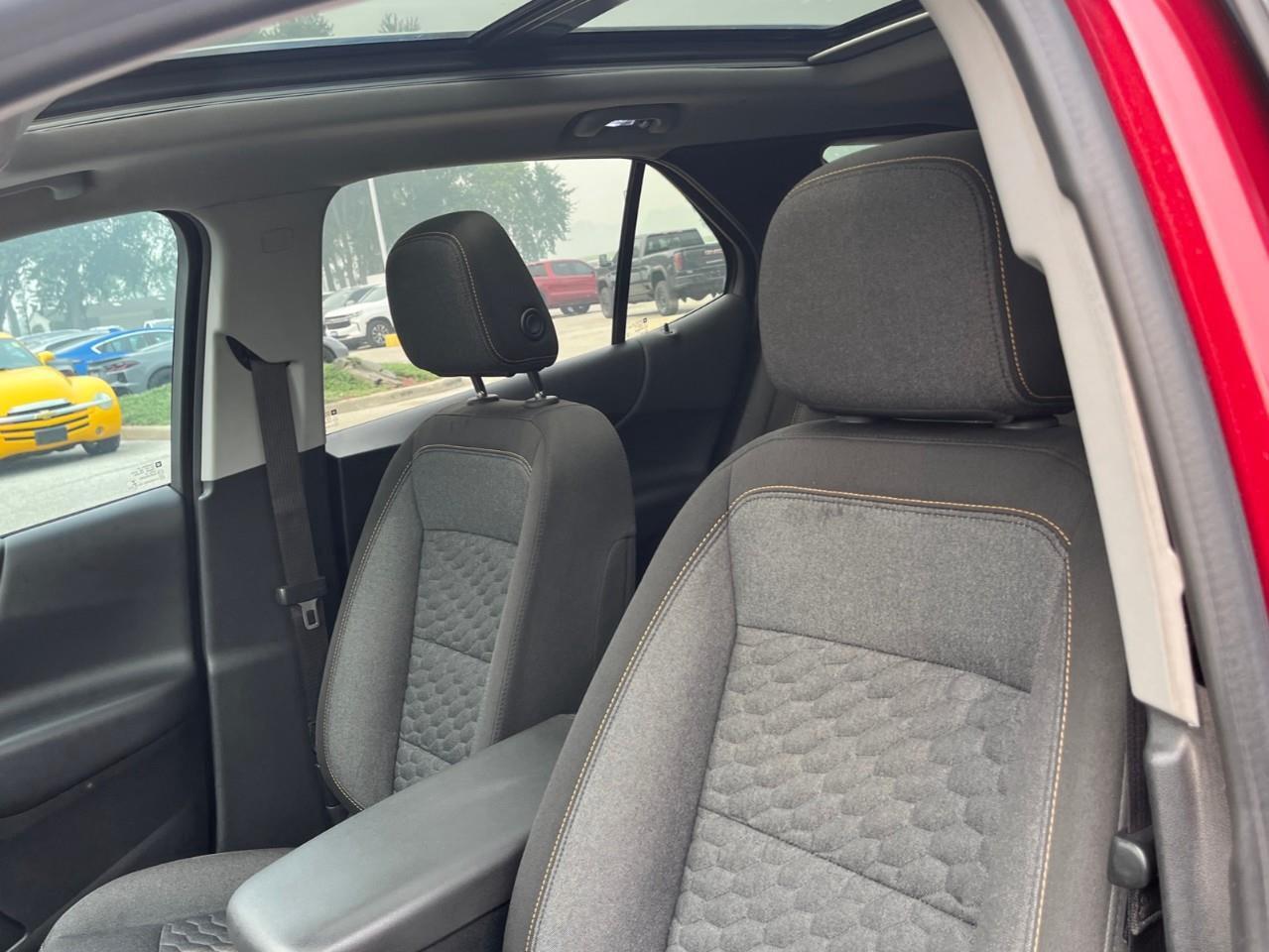 2020 Chevrolet Equinox LT CLEAN LOCAL TRADE Photo