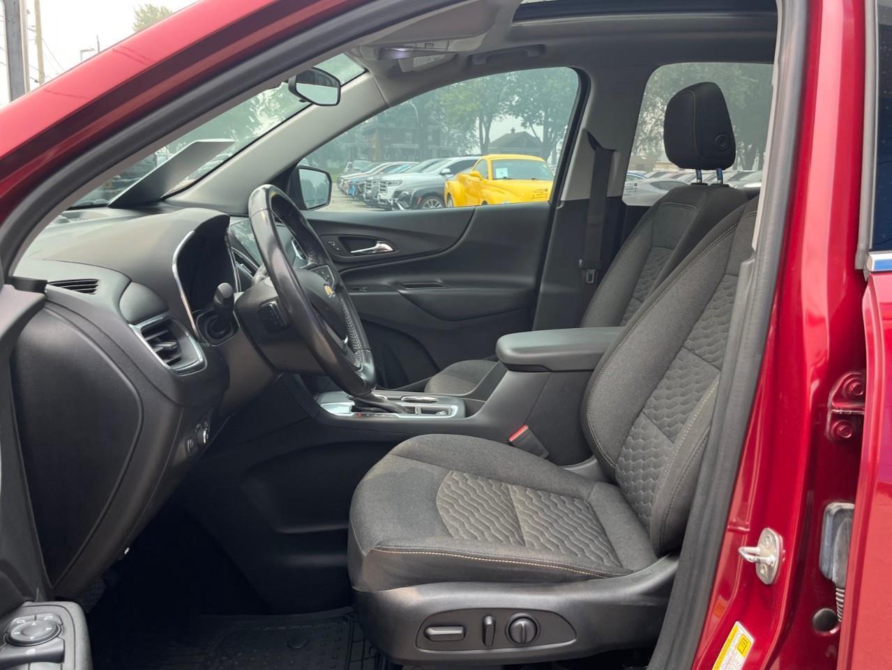 2020 Chevrolet Equinox LT CLEAN LOCAL TRADE Photo